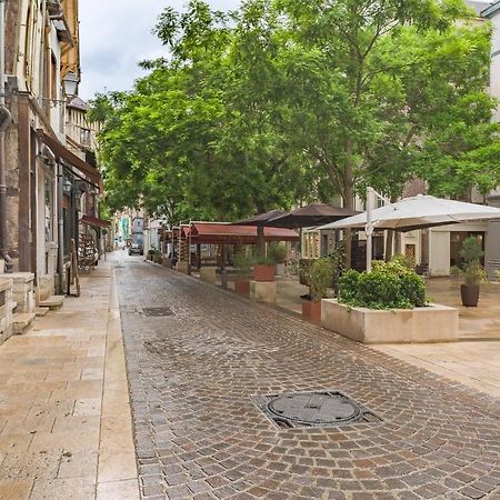 تروي Colibri Studio Coeur De Ville Mon Groom المظهر الخارجي الصورة